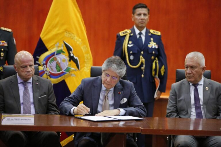 ECUADOR TIENE UN REGLAMENTO PARA EL USO LEGÍTIMO DE LA FUERZA QUE ...