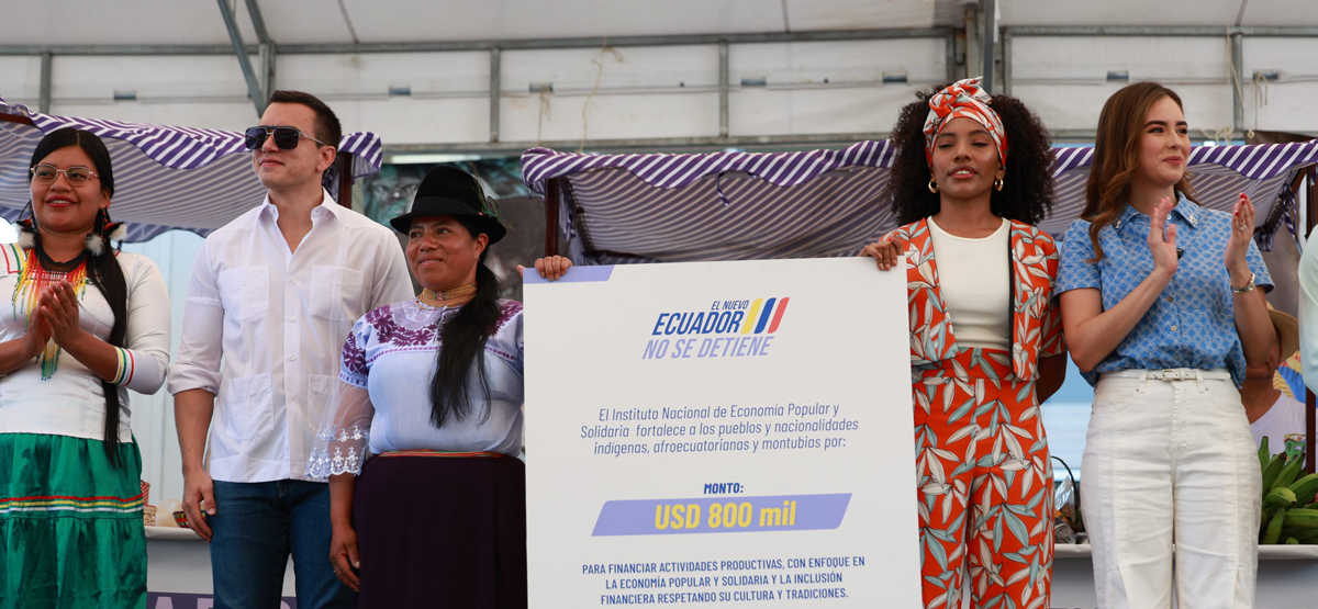 EL PRESIDENTE NOBOA ENTREGÓ USD 800.000 A 12 ORGANIZACIONES DE LOS PUEBLOS Y NACIONALIDADES INDÍGENAS, AFROECUATORIANAS Y MONTUVIAS PARA EMPRENDIMIENTOS