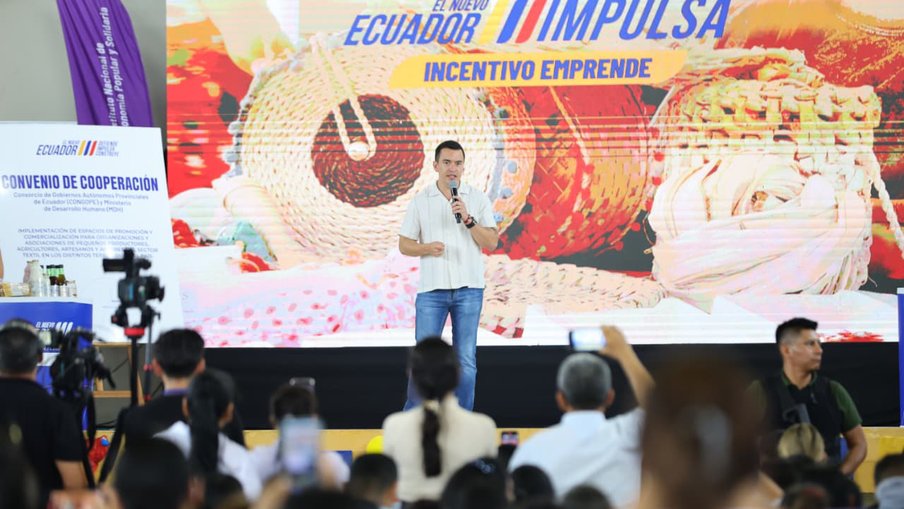 EL PRESIDENTE NOBOA ARTICULA ACCIONES PARA FORTALECER EL EMPRENDIMIENTO EN EL ORO: ENTREGÓ 2.000 BONOS INCENTIVO EMPRENDE Y FIRMÓ CONVENIO CON EL CONGOPE