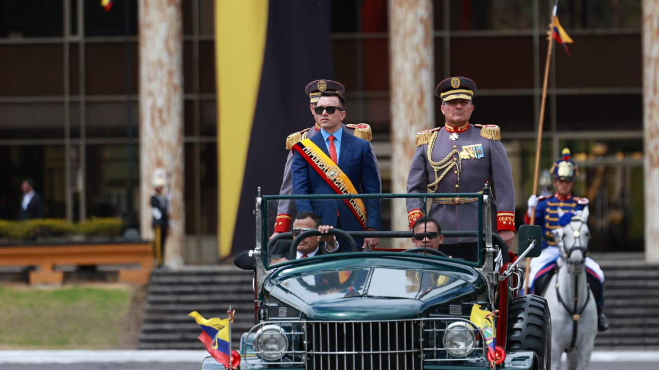 EL PRESIDENTE NOBOA AFIRMÓ: EL UNIFORME MILITAR MERECE RESPETO, CONFIANZA E INTEGRIDAD DURANTE EL CAMBIO DE MANDO DE LAS FF.AA.