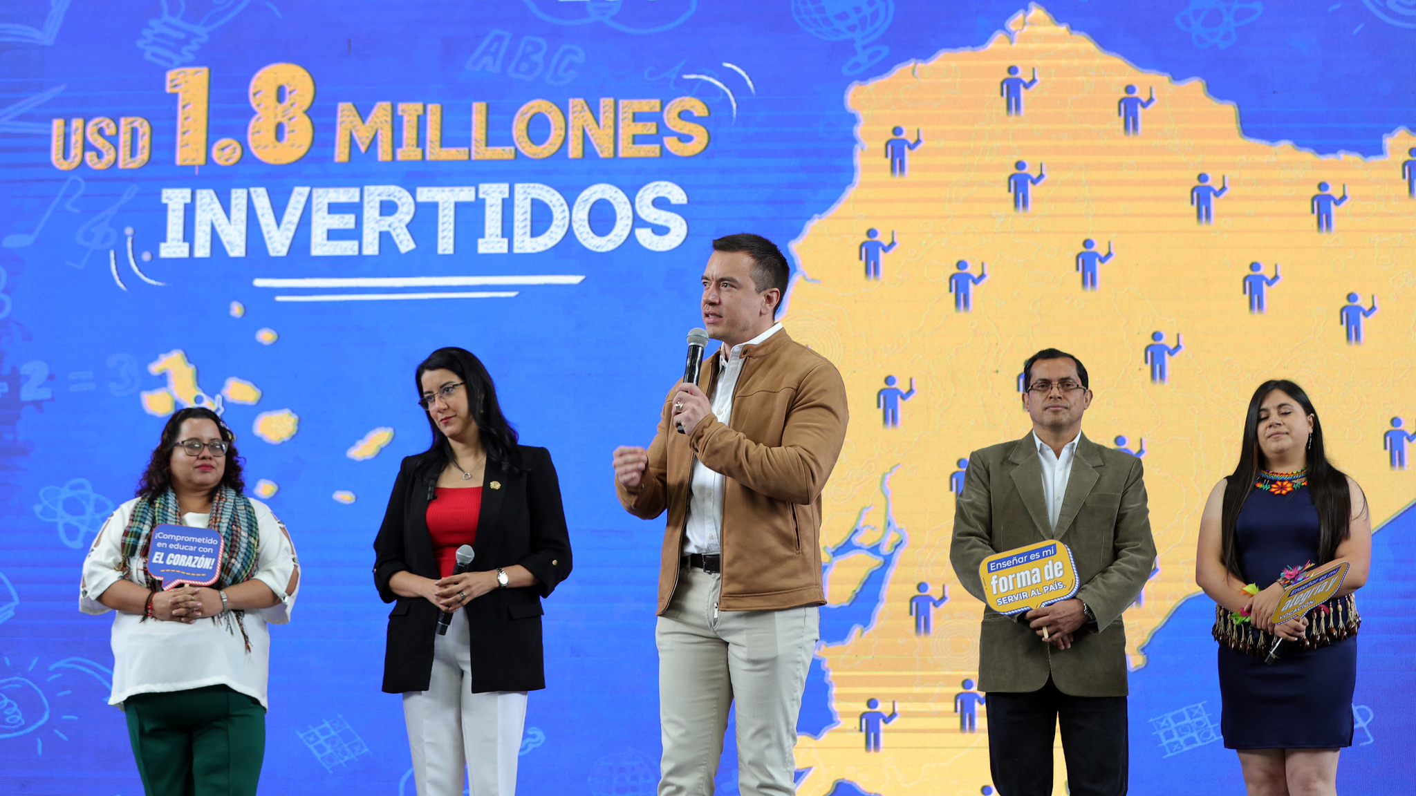 NO HAY DESARROLLO ECONÓMICO NI SOCIAL SIN EDUCACIÓN DE CALIDAD, DIJO EL PRESIDENTE NOBOA AL ENTREGAR NOMBRAMIENTOS A 789 DOCENTES 