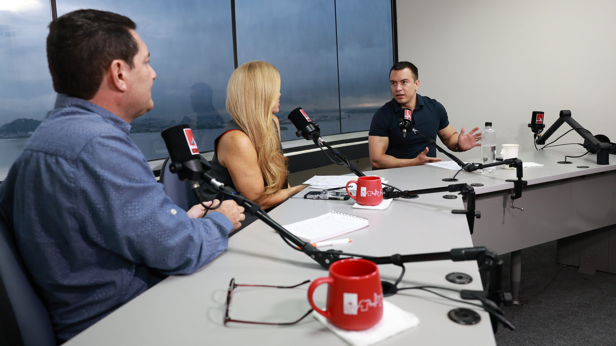 EN ENTREVISTA RADIAL, PRESIDENTE NOBOA EXPONE ACCIONES EN ECONOMÍA, SEGURIDAD Y RELACIONES INTERNACIONALES ORIENTADAS AL BIENESTAR CIUDADANO