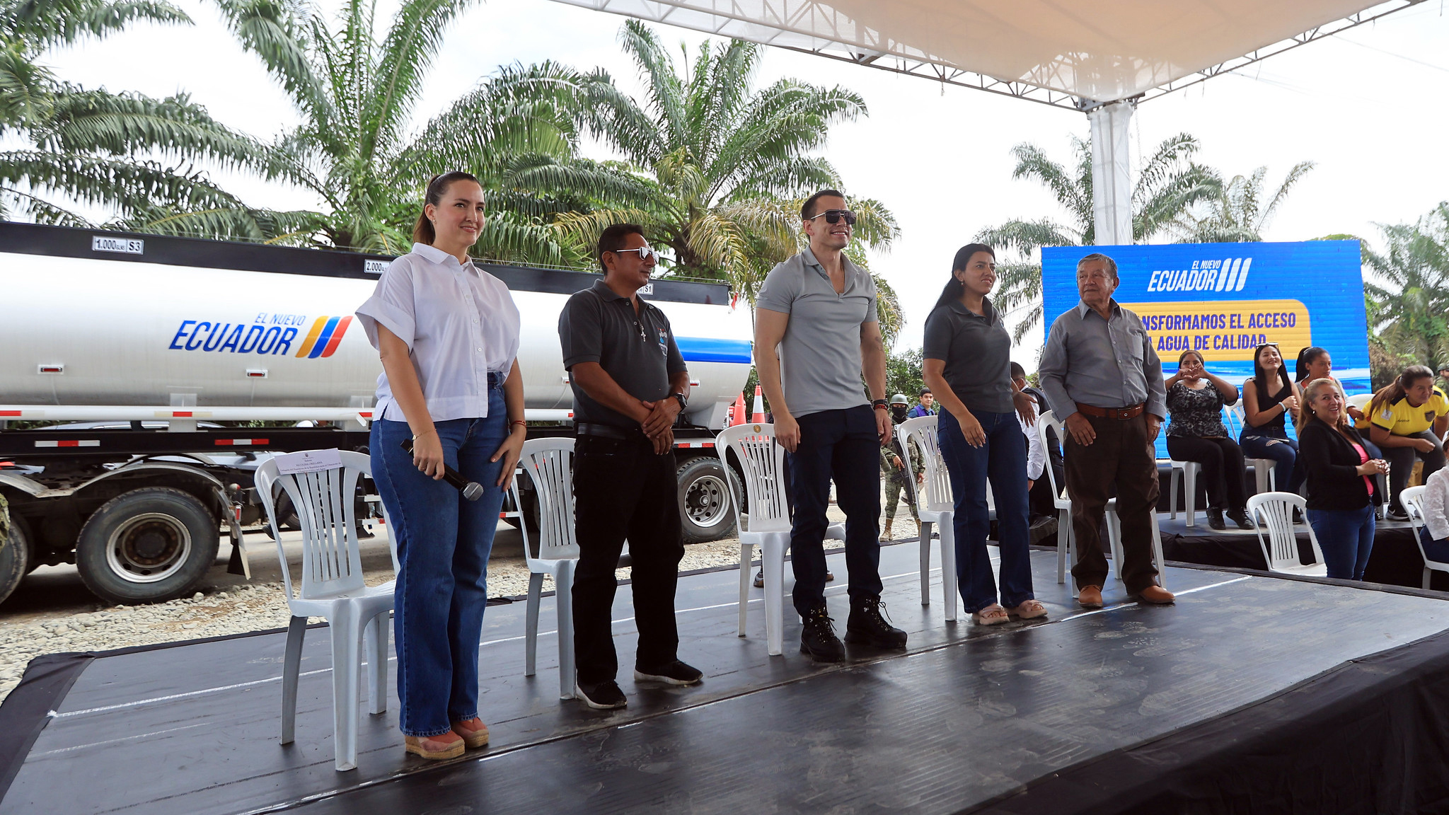 EL PRESIDENTE DANIEL NOBOA GARANTIZA EL ACCESO A AGUA PURA A FAMILIAS EN LOS RÍOS