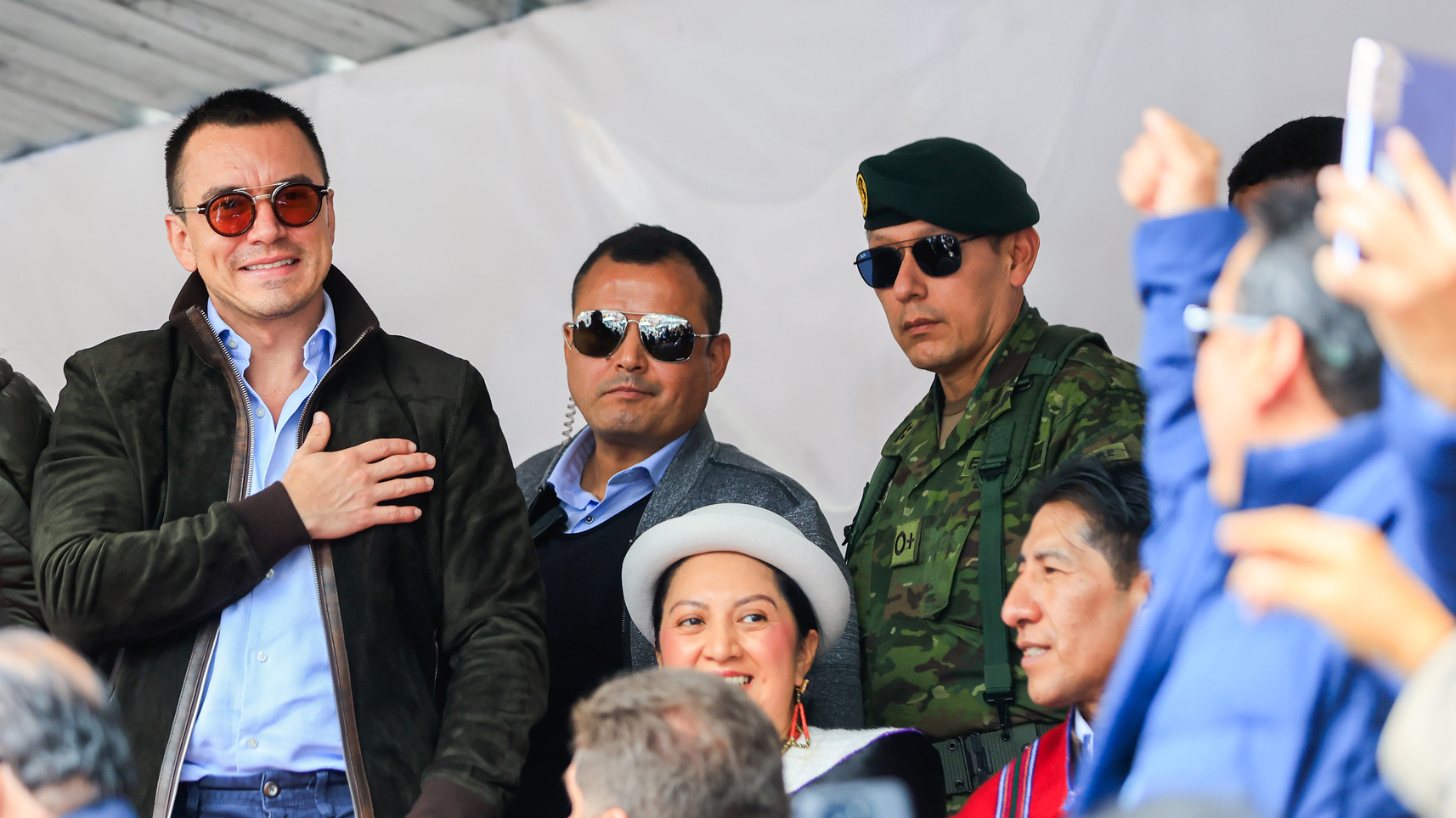 EL PRESIDENTE NOBOA PARTICIPA COMO INVITADO DE HONOR EN EL DESFILE DE LA CONFRATERNIDAD EN AMBATO
