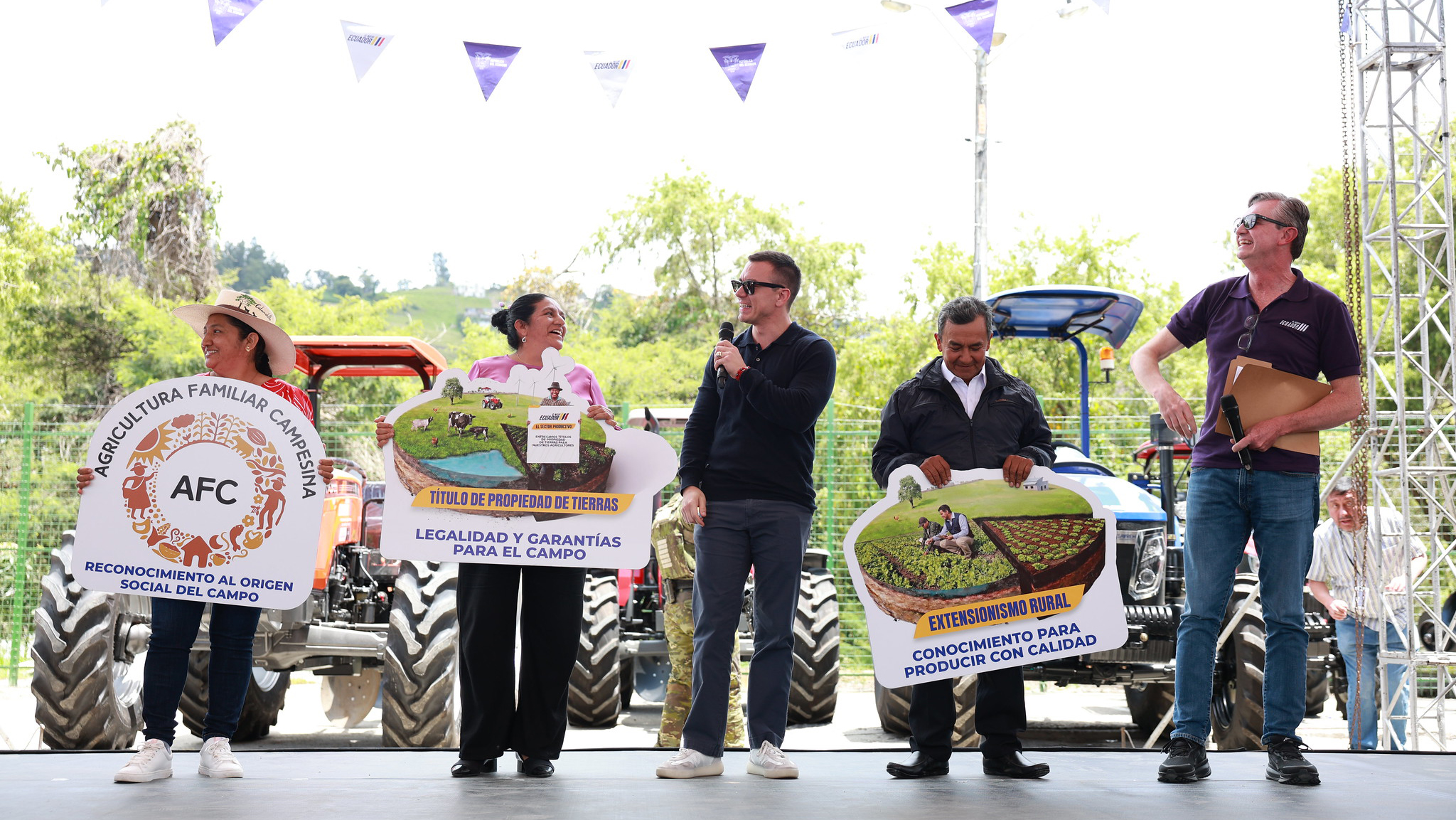PRESIDENTE DANIEL NOBOA ENTREGA ASISTENCIA A PRODUCTORES DEL SUR DEL PAÍS PARA FORTALECER LA PRODUCCIÓN AGROPECUARIA