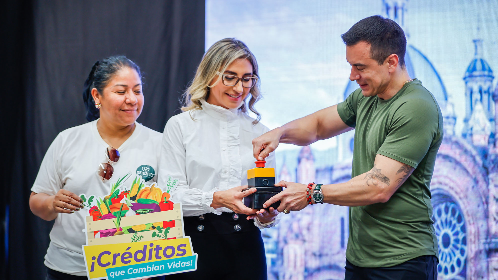 EL PRESIDENTE NOBOA PROMUEVE EL CRECIMIENTO DE LA ECONOMÍA POPULAR Y SOLIDARIA CON LA ENTREGA USD 23 MILLONES A COOPERATIVAS DE AHORRO Y CRÉDITO A NIVEL NACIONAL