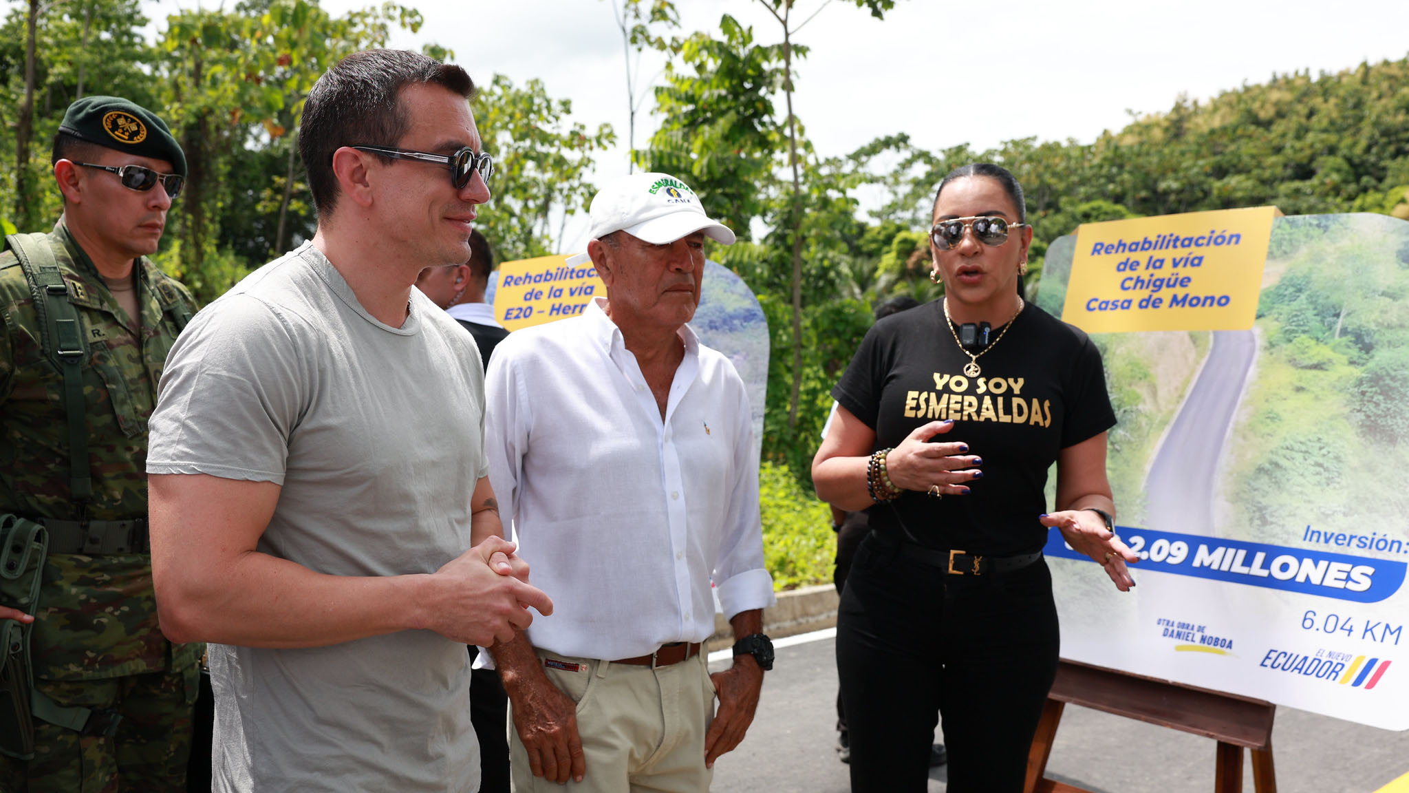 OBRAS VIALES PARA LA PROVINCIA DE ESMERALDAS: PRESIDENTE NOBOA SUPERVISA REHABILITACIÓN DE LA VÍA CHIGÜE-CASA DE MONO