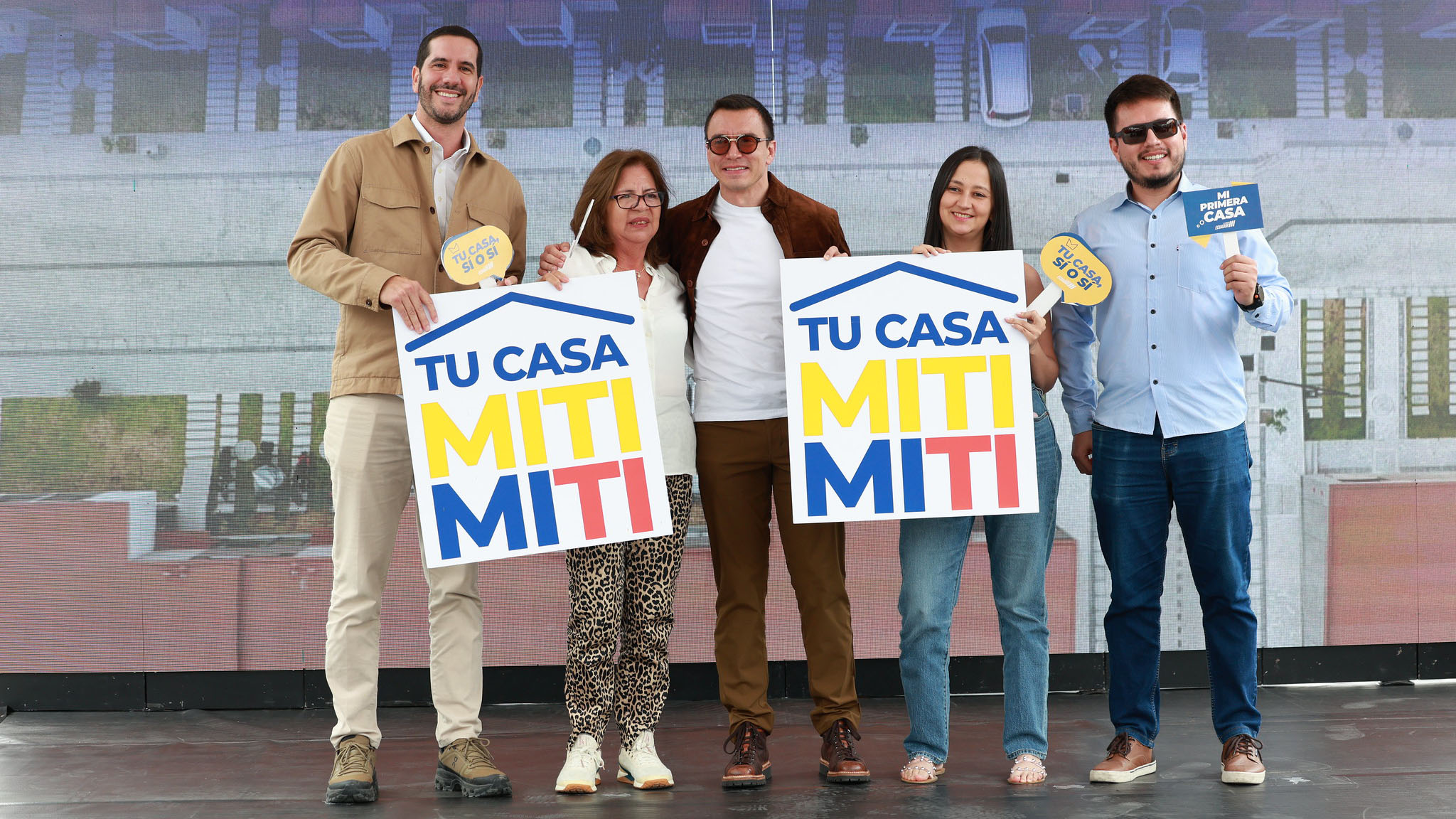 EL PRESIDENTE NOBOA CUMPLE CON LA CIUDADANÍA: 21 NUEVAS CASAS DE LA INICIATIVA MITI-MITI SE ENTREGARON EN QUITO