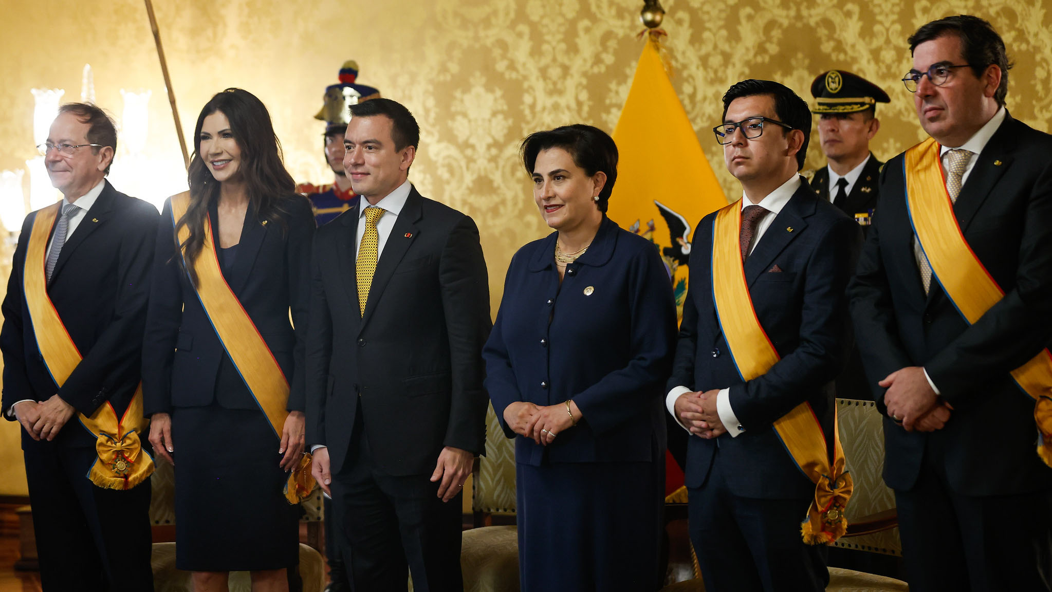EL PRESIDENTE DANIEL NOBOA ENTREGA EL MÁXIMO RECONOCIMIENTO DIPLOMÁTICO A FIGURAS QUE CONTRIBUYEN EN LA SEGURIDAD, DESARROLLO Y SOSTENIBILIDAD NACIONAL