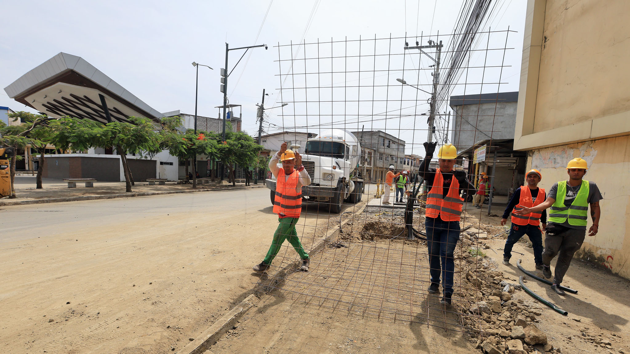 EL PRESIDENTE NOBOA SUPERVISÓ EL AVANCE DE OBRAS CLAVE PARA EL AGUA POTABLE Y SANEAMIENTO EN CHONE