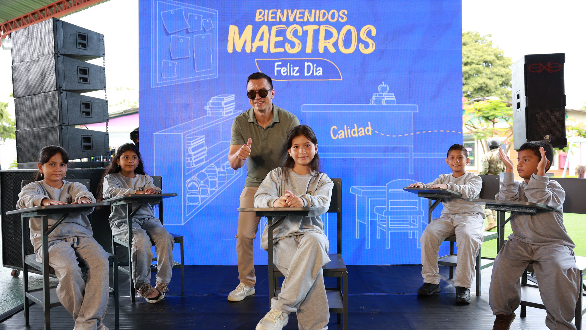 PRESIDENTE NOBOA REAFIRMA SU COMPROMISO CON LOS MAESTROS: 16 MIL DOCENTES CONTRATADOS, 2 MIL NOMBRAMIENTOS DEFINITIVOS Y MEJORES CONDICIONES LABORALES