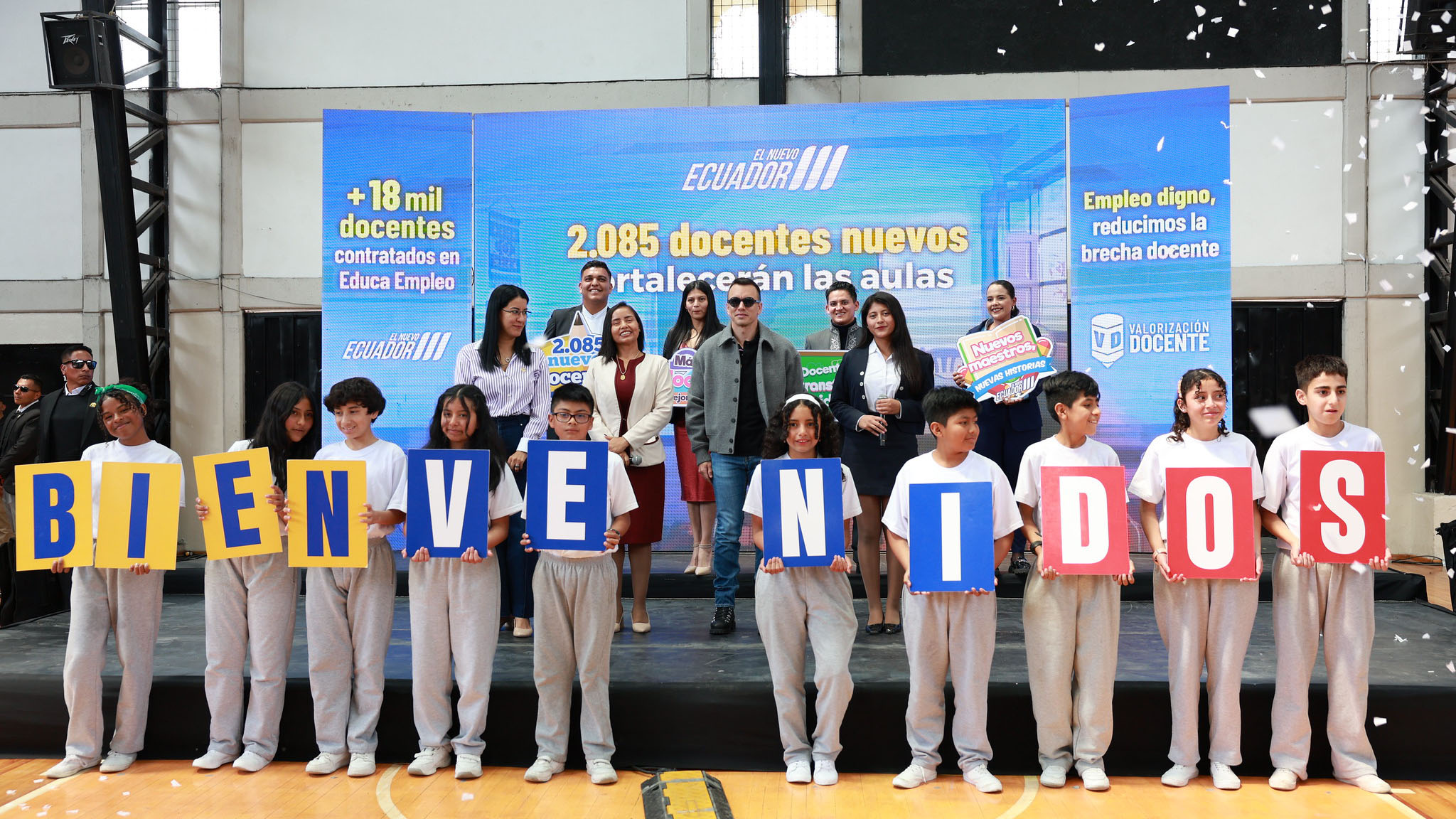 DANIEL NOBOA IMPULSA LA EDUCACIÓN CON LA INCORPORACIÓN DE 2.085 NUEVOS PROFESORES