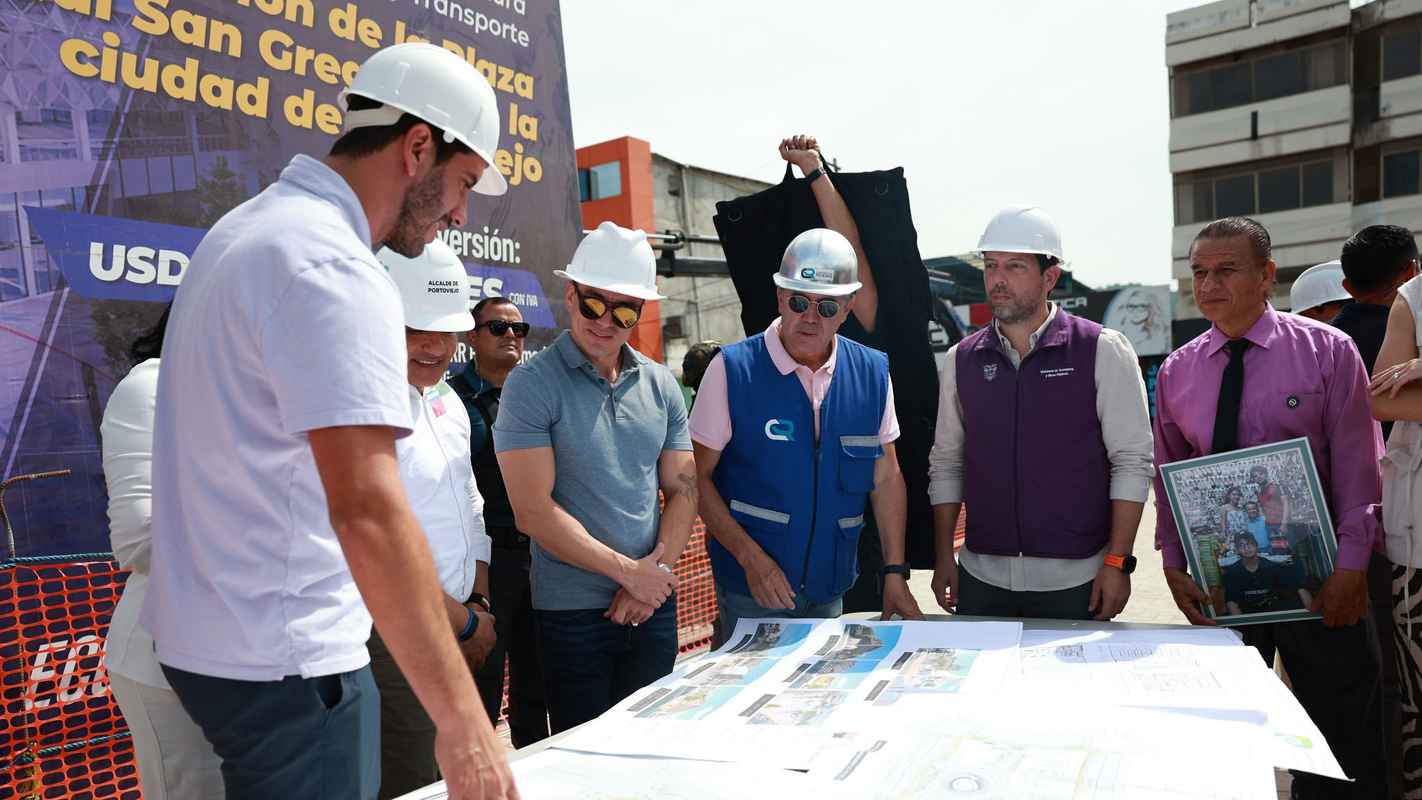 PRESIDENTE DANIEL NOBOA CONSTRUYE LA PLAZA MEMORIAL SAN GREGORIO EN PORTOVIEJO, UNA OBRA ANHELADA POR 10 AÑOS TRAS TERREMOTO