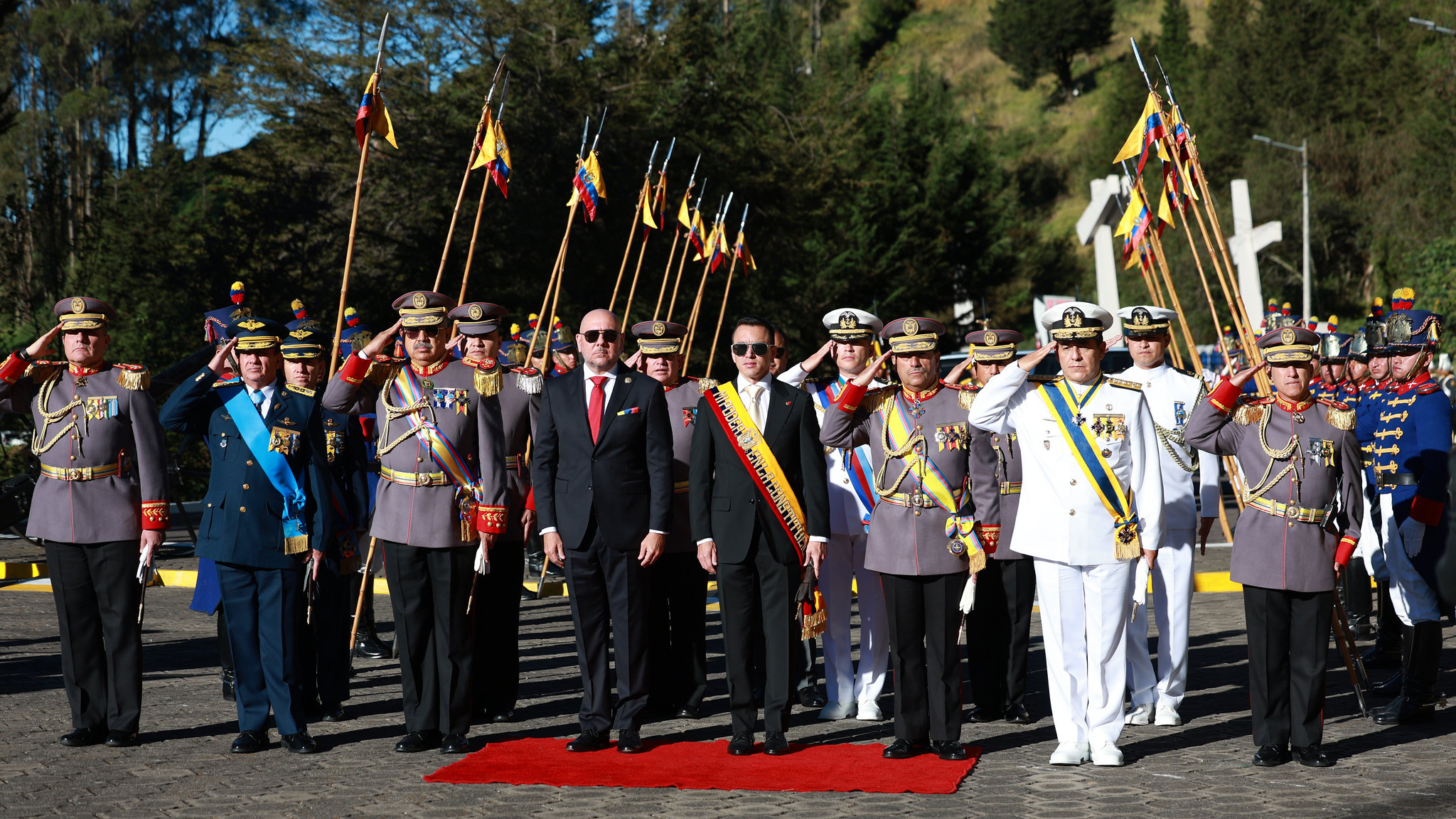 EL PRESIDENTE NOBOA RATIFICÓ EL RESPALDO A LAS FUERZAS DEL ORDEN DURANTE LA CONMEMORACIÓN DE LOS 204 AÑOS DE LA BATALLA DE PICHINCHA