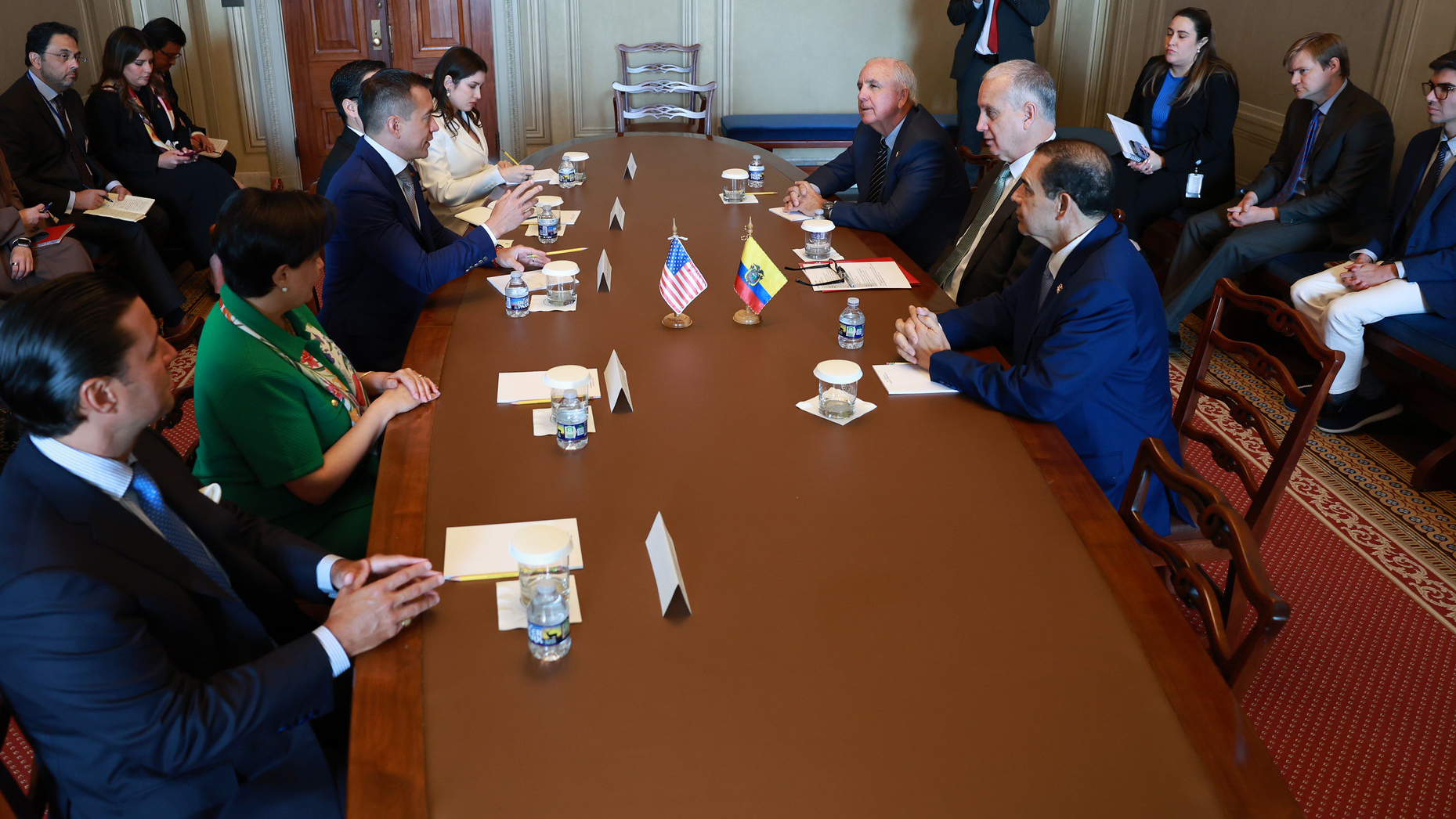 ECUADOR MANTIENE PRESENCIA RELEVANTE EN WASHINGTON Y SE REÚNE CON CONGRESISTAS