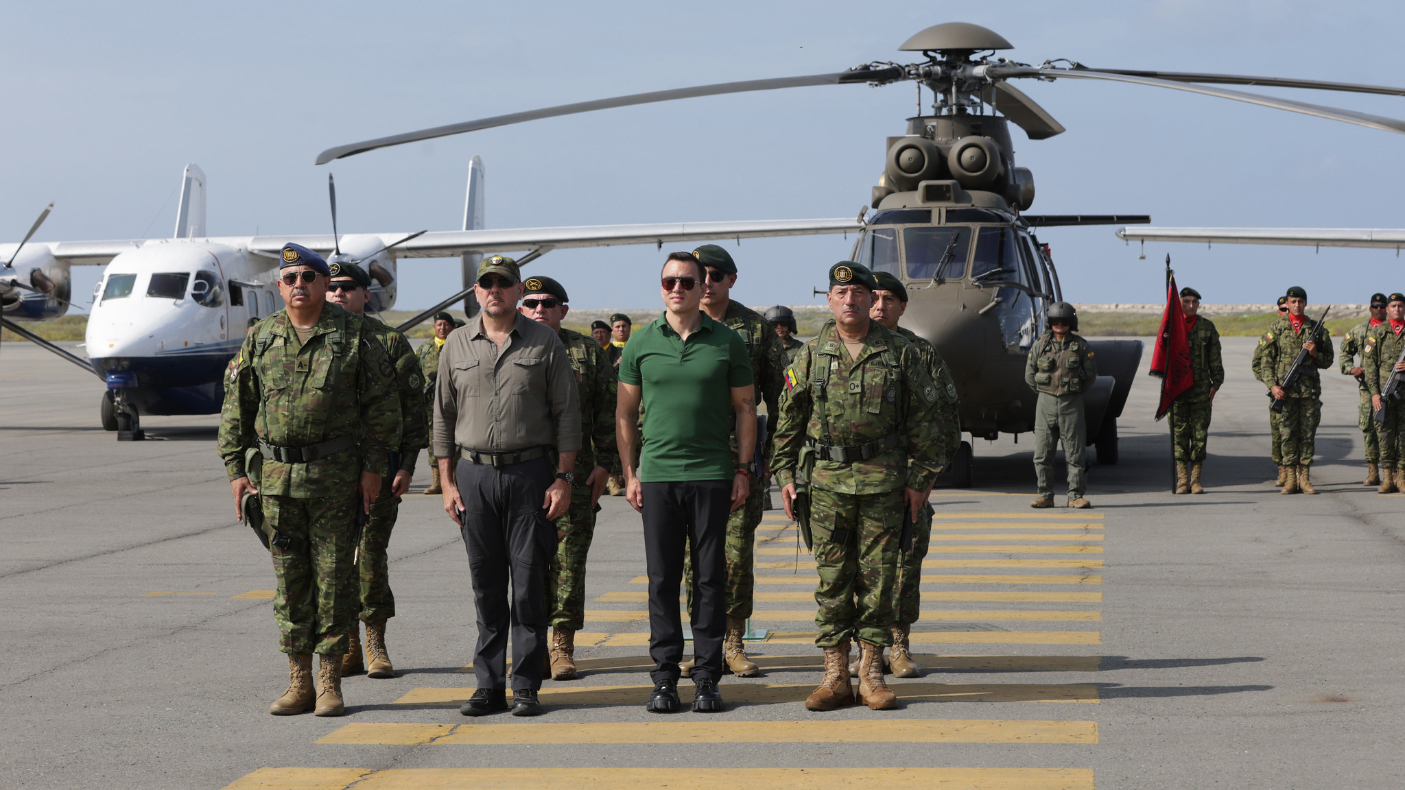 DANIEL NOBOA FORTALECE LA CAPACIDAD OPERATIVA DEL EJÉRCITO CON NUEVOS HELICÓPTEROS Y UN AVIÓN MULTIPROPÓSITO