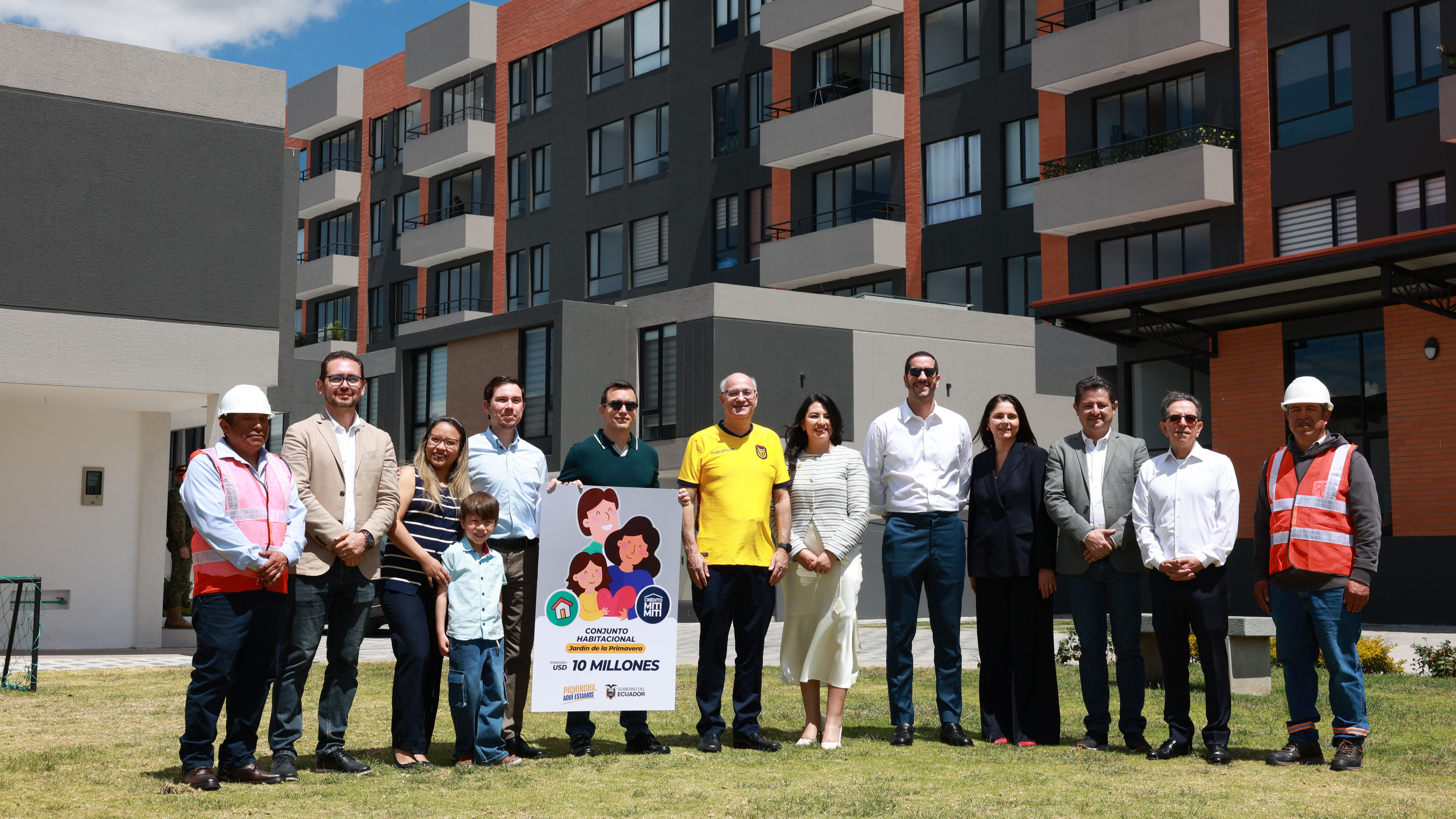 El PRESIDENTE DANIEL NOBOA ENTREGÓ NUEVAS VIVIENDAS EN QUITO GRACIAS AL PROGRAMA MITI  MITI