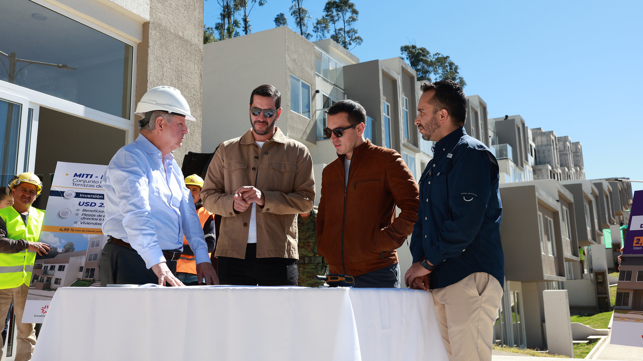 PRESIDENTE NOBOA RECORRE PROYECTO DE VIVIENDAS DE INTERÉS SOCIAL EN TERRAZAS DEL CHAMIZAL