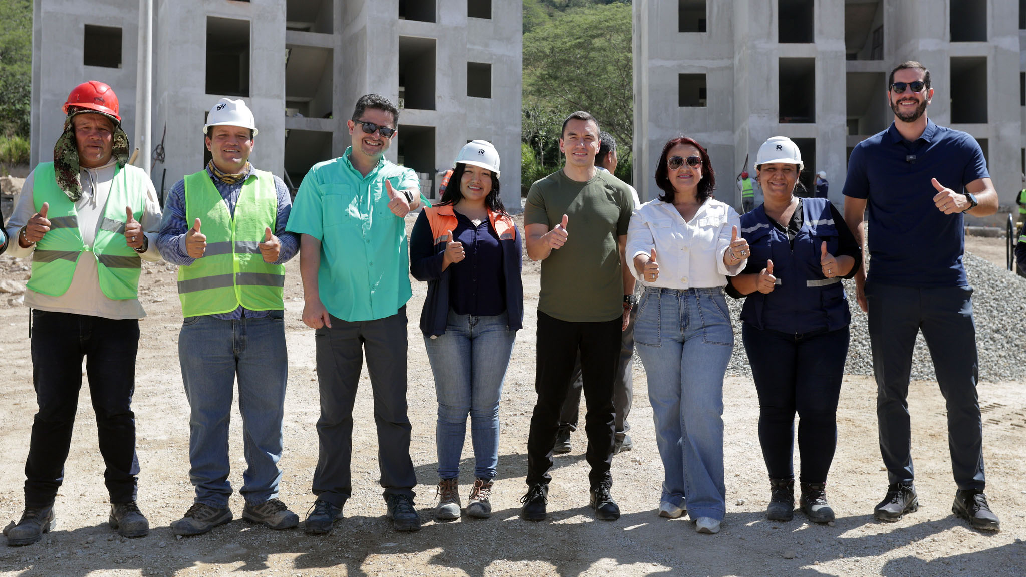 EL PRESIDENTE NOBOA INSPECCIONÓ LA CONSTRUCCIÓN DE VIVIENDAS PARA 100 FAMILIAS EN EL CANTÓN PIÑAS
