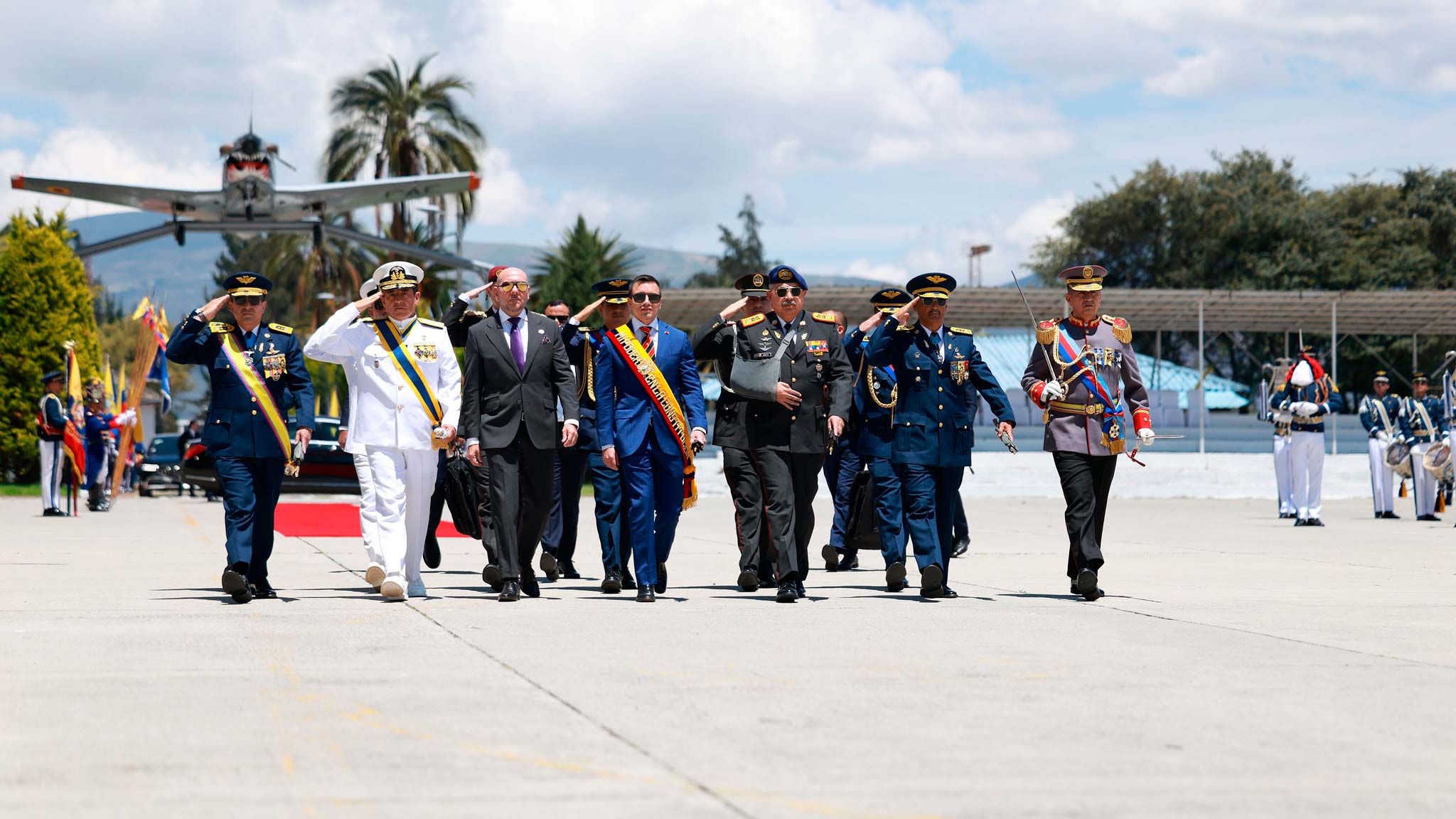 PRESIDENTE NOBOA DESTACA EL COMPROMISO DE LA FUERZA AÉREA ECUATORIANA CON LA SEGURIDAD Y EL SERVICIO AL PAÍS