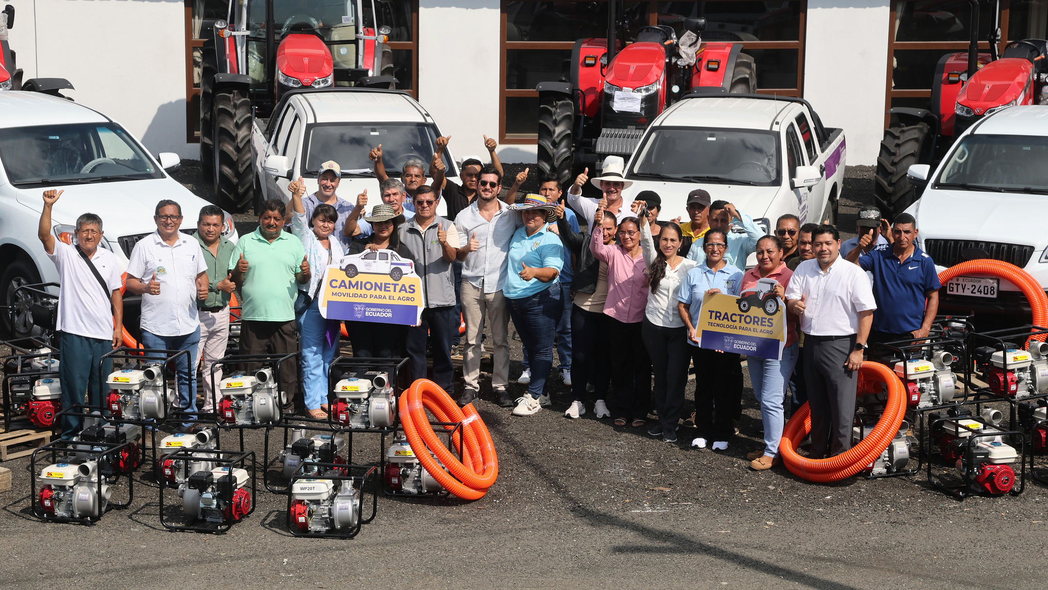 CON BOMBAS DE AGUA, TRACTORES Y CAMIONETAS, EL PRESIDENTE DANIEL NOBOA RESPALDA A LOS PRODUCTORES ANTE LOS EFECTOS DEL FENÓMENO DE EL NIÑO